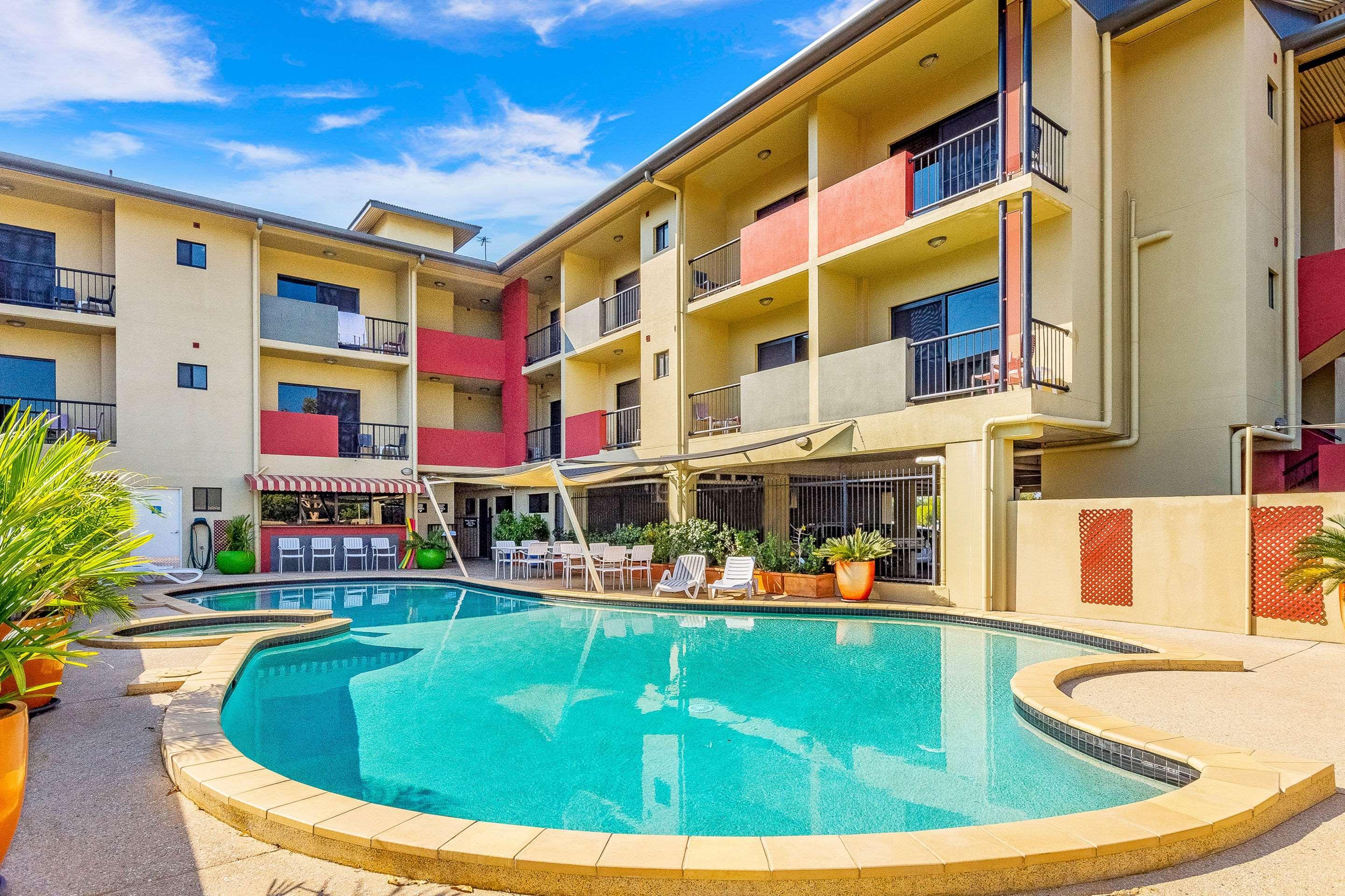 Quality Hotel Darwin Airport Εξωτερικό φωτογραφία The pool at the Village, 2015