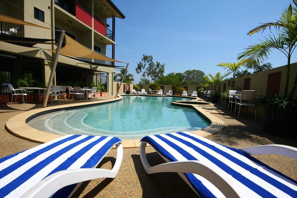 Quality Hotel Darwin Airport Εξωτερικό φωτογραφία The pool at the Mantra on the Lake