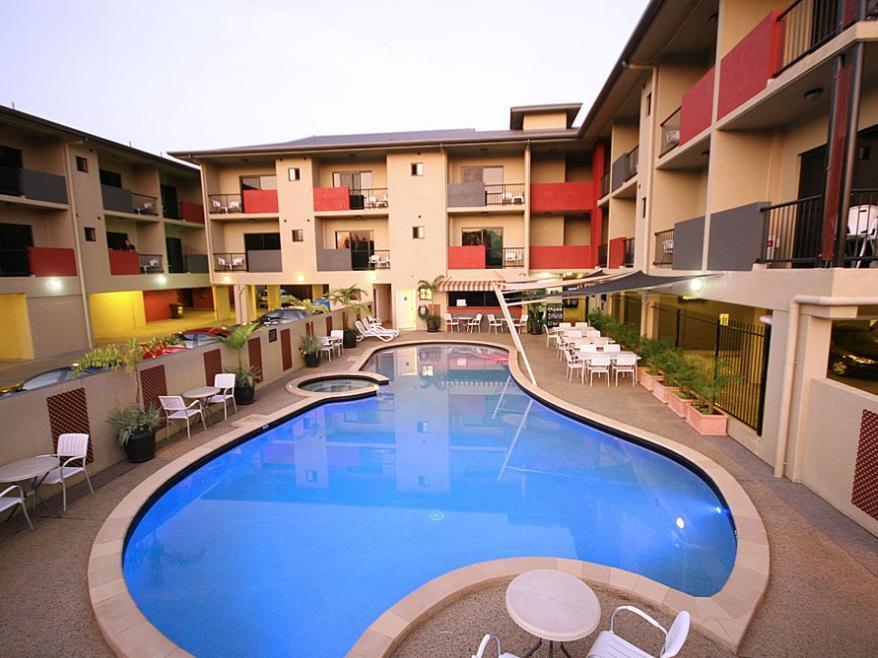 Quality Hotel Darwin Airport Εξωτερικό φωτογραφία The pool at the Mantra on Lake