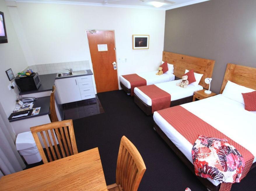 Quality Hotel Darwin Airport Εξωτερικό φωτογραφία A typical studio apartment