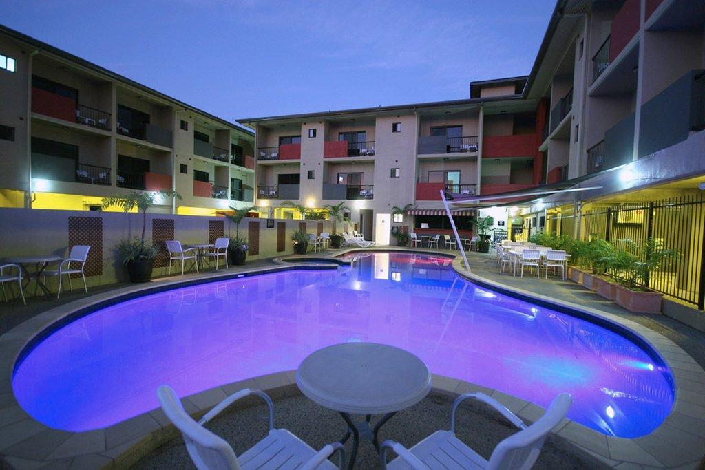 Quality Hotel Darwin Airport Εξωτερικό φωτογραφία The pool at the hotel