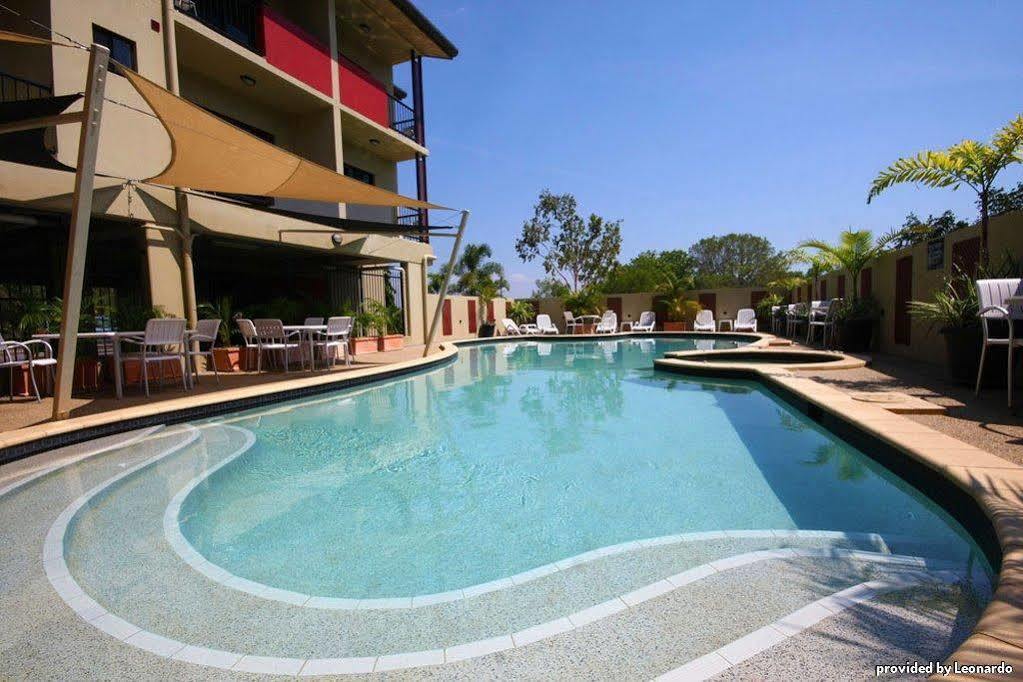 Quality Hotel Darwin Airport Εξωτερικό φωτογραφία The pool at the Mantra on the Pool