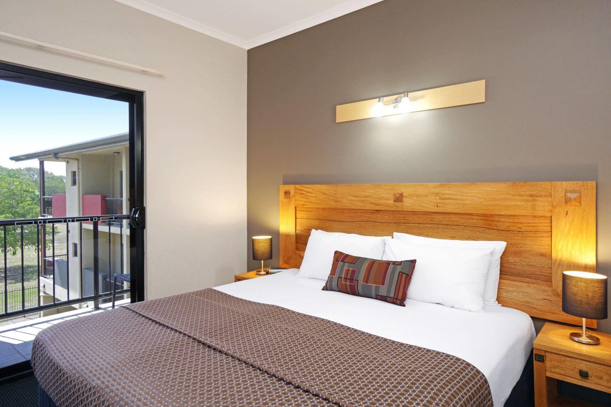 Quality Hotel Darwin Airport Δωμάτιο φωτογραφία A bedroom at the Quality Hotel & Spa